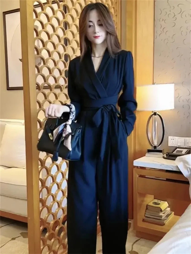 2024 Spring New Loose and High end Lnternet Popular Popular Fashion Jumpsuit Women's Style V-neck Waist Waist Slimming Jumpsuit