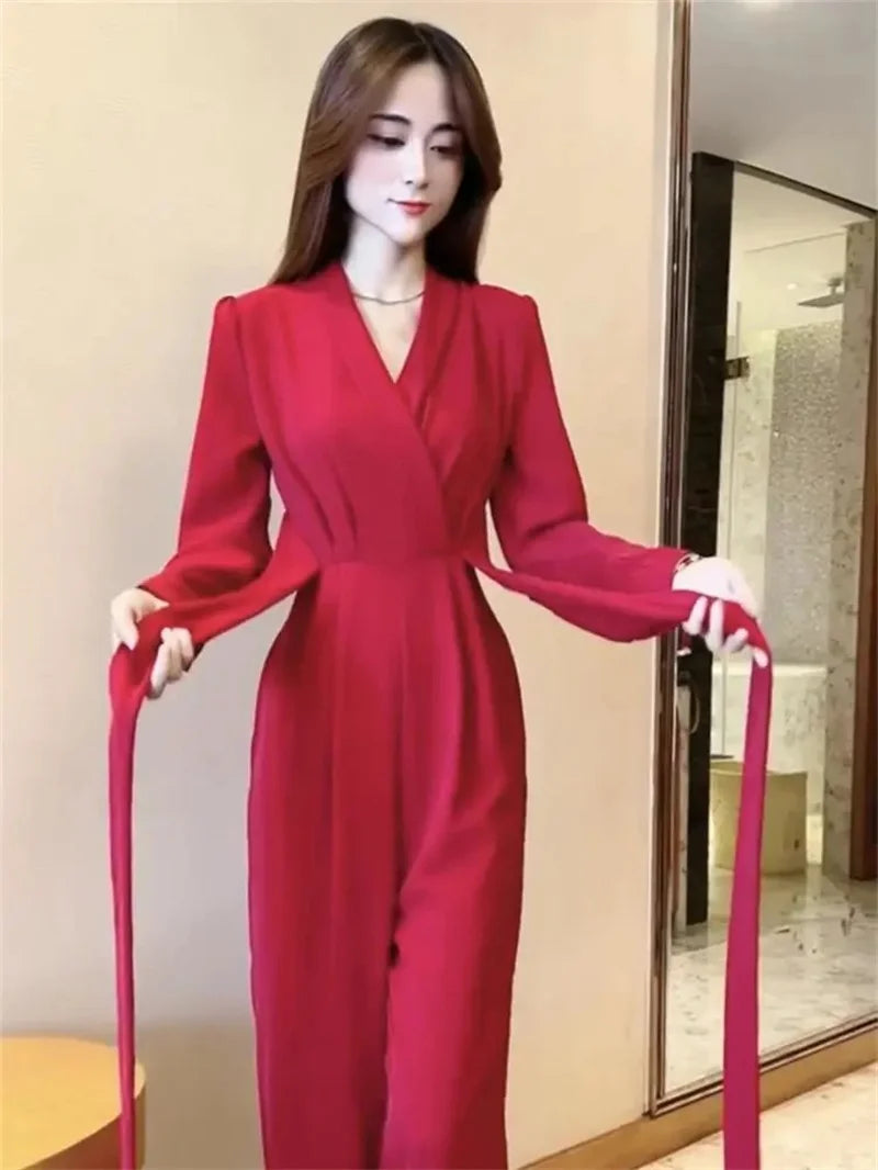 2024 Spring New Loose and High end Lnternet Popular Popular Fashion Jumpsuit Women's Style V-neck Waist Waist Slimming Jumpsuit